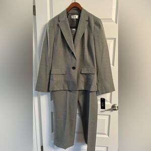 Pant suit